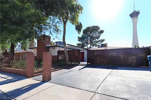 2100 Santa Ynez Dr, Las Vegas, NV, 89104-2606 | Card Image