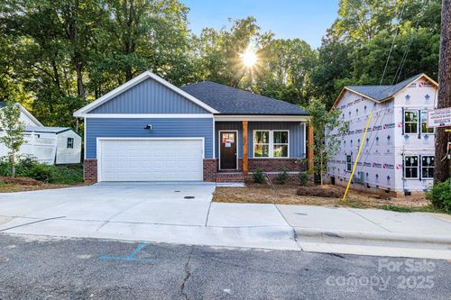 354 W Moore Ave, Mooresville, NC, 28115-3145 | Card Image