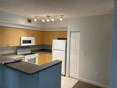 apt-204-8020 N Nob Hill Rd, Tamarac, FL, 33321-7412 | Card Image