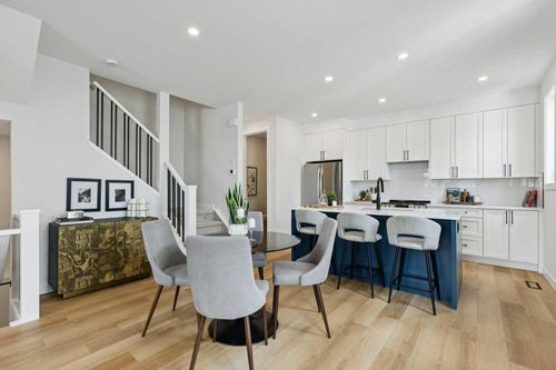 4-440 32 Ave Nw, Calgary, AB, T2M2P9 | Card Image