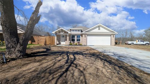 707 Cedar St, Cleburne, TX, 76031-2739 | Card Image