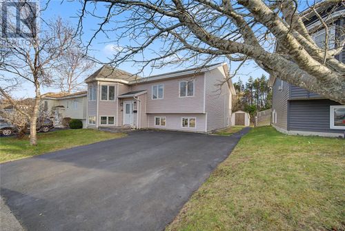 15 Eastbourne Cres, St. John's, NL, A1A5G8 | Card Image
