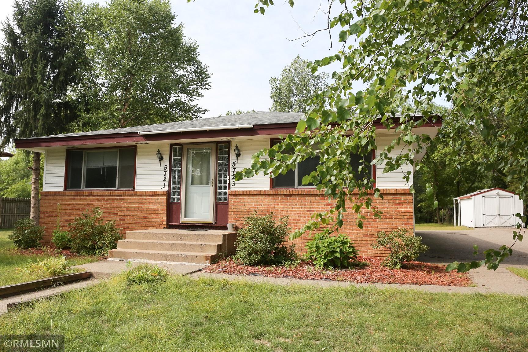 5721 Quincy St, Mounds View, MN 55112