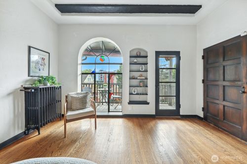 apt-19-1106 Ne 42nd St, Seattle, WA, 98105-6348 | Card Image