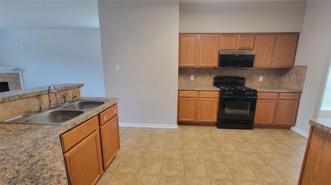 2411 Lofty Falls Ct, House other with 4 bedrooms, 3 bathrooms and 2 parking in Spring TX | Image 5