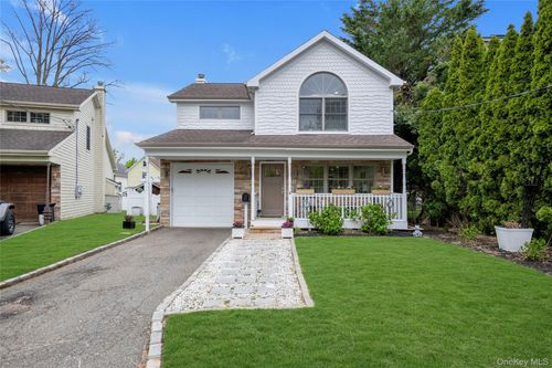 22 Madison St, Port Washington, NY, 11050-3235 | Card Image