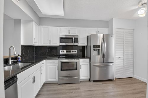 405-6080 Huntwick Ter, Delray Beach, FL, 33484-1841 | Card Image