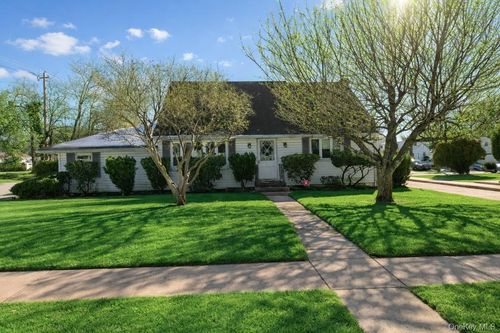 1 Salem, Oyster Bay, NY, 11801 | Card Image