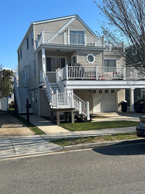 2-631 W Market St, Long Beach, NY, 11561-1718 | Card Image