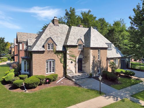 7424 Berkshire St, River Forest, IL, 60305-1102 | Card Image