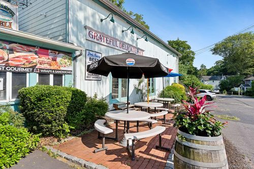 55700 Route 25, Southold, NY, 11971-4721 | Card Image