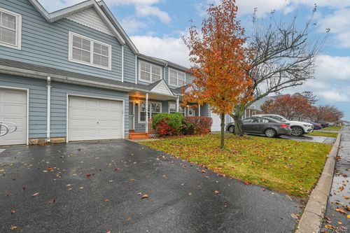 11 Northwood Blvd, Central Islip, NY, 11722-4665 | Card Image