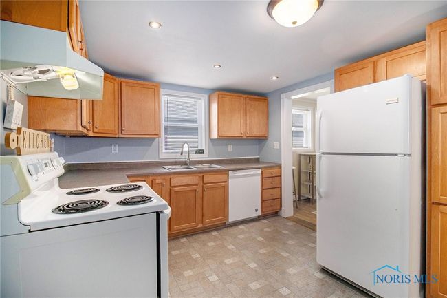 This well-designed kitchen offers ample cabinetry, a spacious pantry for extra storage, and all kitchen appliances included | Image 11