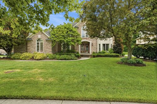 14450 Knightsbridge Dr, Shelby Township, MI, 48315-2822 | Card Image