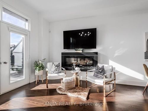 {{alt}} | Card Image