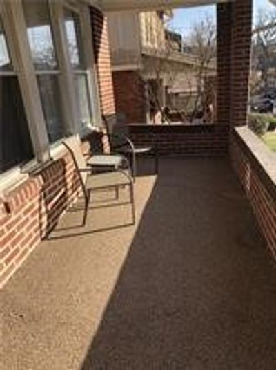 Front porch | Image 2