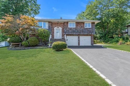 118 Yale Ave, Oakdale, NY, 11769-1519 | Card Image