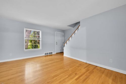 22956 Gary Ln, Saint Clair Shores, MI, 48080-2712 | Card Image