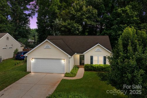 5221 Javitz Rd, Charlotte, NC, 28216-2325 | Card Image