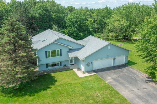 864 Bradley Dr, Hudson, WI, 54016-7666 | Card Image