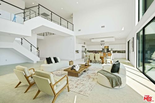 11818 N Hillsborough Ln, Porter Ranch, CA, 91326-4980 | Card Image