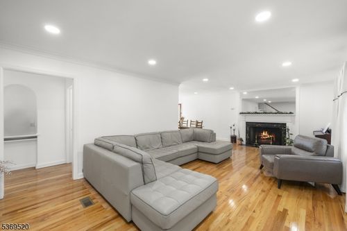 400 Hobart Ave, Short Hills, NJ, 07078-1826 | Card Image