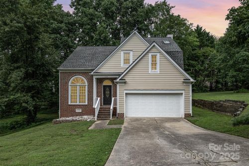 7114 Kinsmore Ln, Charlotte, NC, 28269-8931 | Card Image