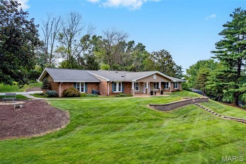3 Greenbank Dr, Chesterfield, MO, 63005-7105 | Card Image