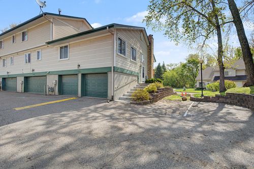 15615 27th Avenue N, Plymouth, MN, 55447 | Card Image