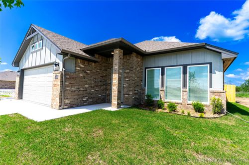 10886 S 271st East Ave, Coweta, OK, 74429 | Card Image