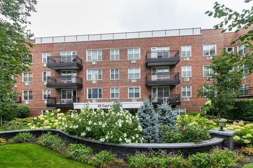 2f-25 Canterbury Rd, Great Neck, NY, 11021-2124 | Card Image