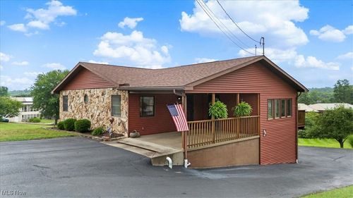 5216 Briscoe Rd, Parkersburg, WV, 26105-8124 | Card Image