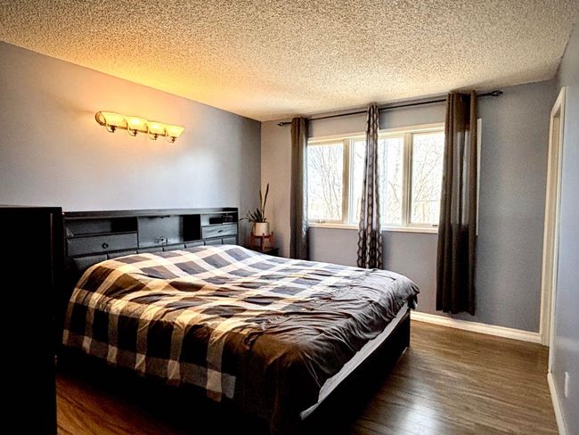 105 3 St, House other with 4 bedrooms, 3 bathrooms and 4 parking in Cadogan AB | Image 5