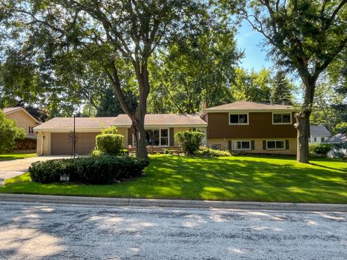 1239 N 122nd St, Wauwatosa, WI, 53226-3117 | Card Image