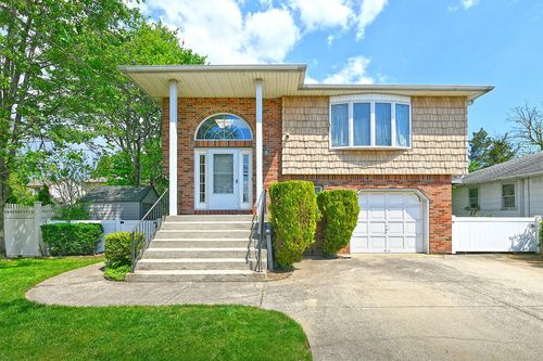 64 S Nassau St, Bethpage, NY, 11714-4333 | Card Image