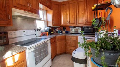 2810 1st Pl, Baldwin, NY, 11510-4028 | Card Image