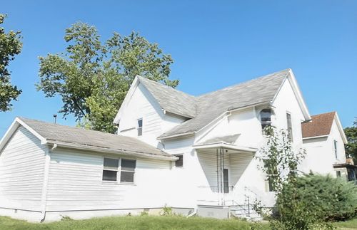 209 E Washington St, Loda, IL, 60948-9803 | Card Image