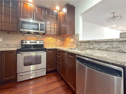 305-2640 Ne 135th St, North Miami, FL, 33181 | Card Image