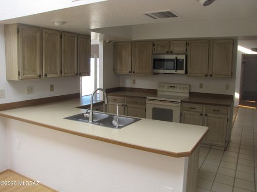 9946 E Leila Dr, Tucson, AZ, 85730-3157 | Card Image