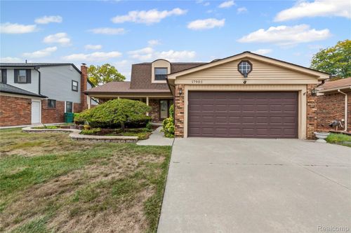 17903 Red Oaks Dr, Macomb, MI, 48044-2773 | Card Image