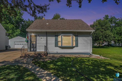 320 Sw Park St, Luverne, MN, 56156-1740 | Card Image