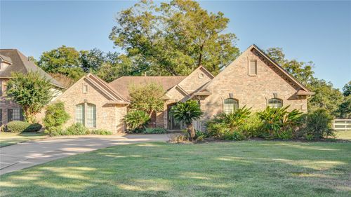 102 River Oaks Dr, Lake Jackson, TX, 77566-3758 | Card Image