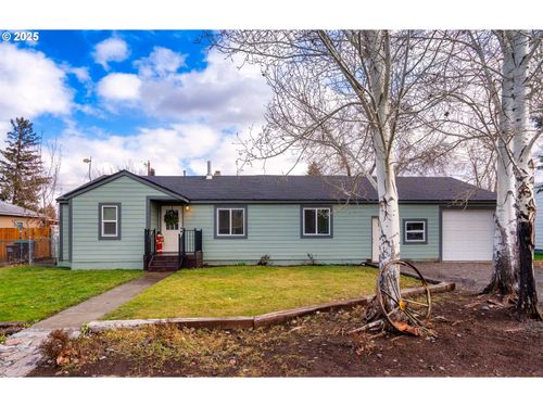 704 Se Elm St, Prineville, OR, 97754-2824 | Card Image
