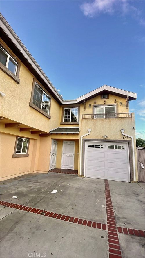 1073 W 112th St, Los Angeles, CA, 90044-1558 | Card Image