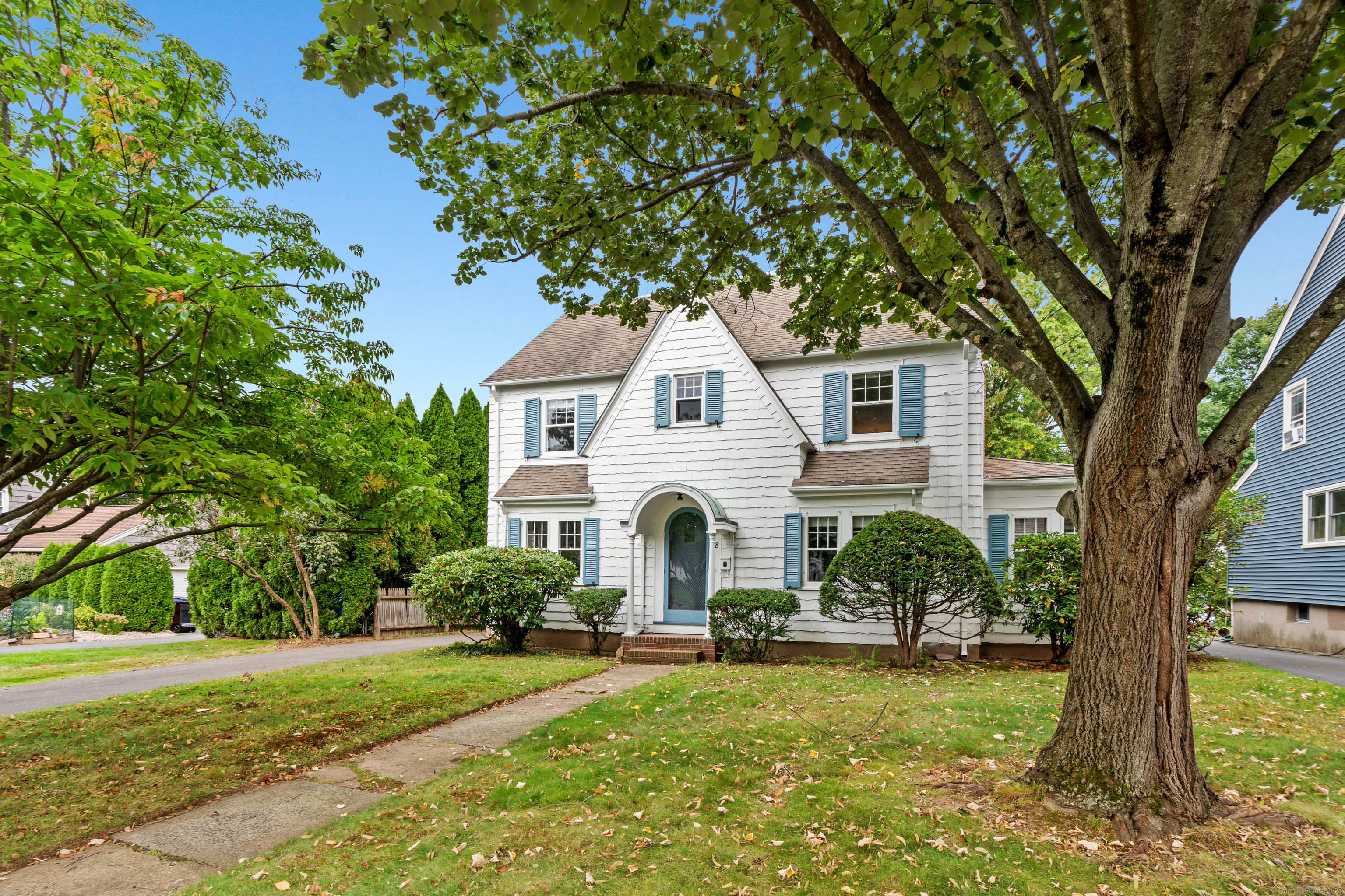 Linwold Dr, West Hartford, CT 06107