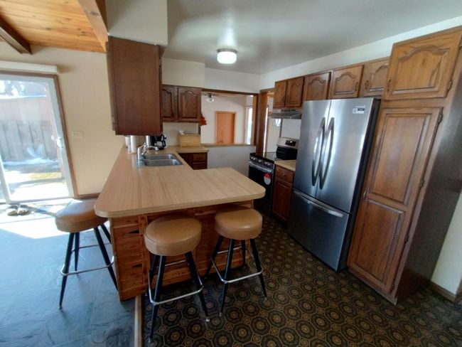 Great kitchen with Brand New SS appliances! | Image 5