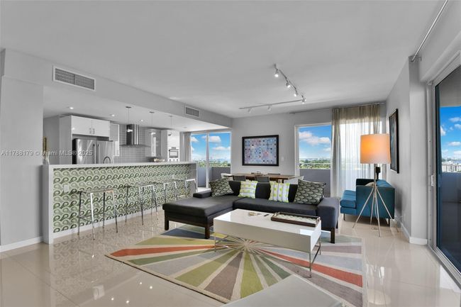 PHH - 9225 Collins Ave, Condo with 3 bedrooms, 3 bathrooms and null parking in Surfside FL | Image 13