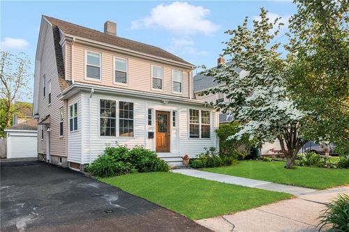 68 Ferncrest Ave, Cranston, RI, 02905-3511 | Card Image