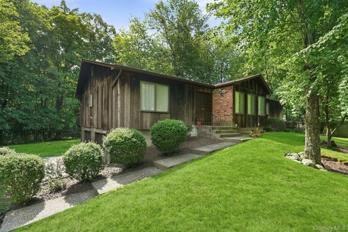 6 Pelham Ct, Nanuet, NY, 10954-3431 | Card Image