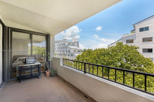 APT-446 - 141 Crandon Blvd, Condo with 3 bedrooms, 2 bathrooms and null parking in Key Biscayne FL | Image 8